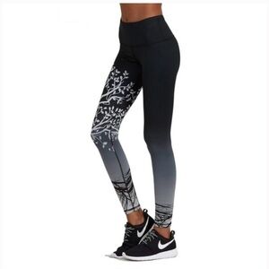Noli Yoga Tree of Life leggings. Size Medium.